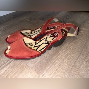FLY LONDON SIZE 38/7-7.5 RED LEATHER ANKLE STRAP OPEN TOE SANDAL LOW HEEL